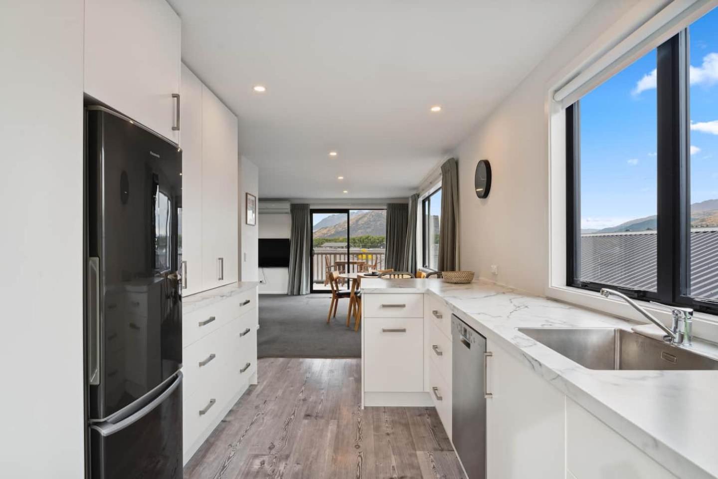 Modern Apartment With Coronet & Remarkables Views Queenstown Exterior photo