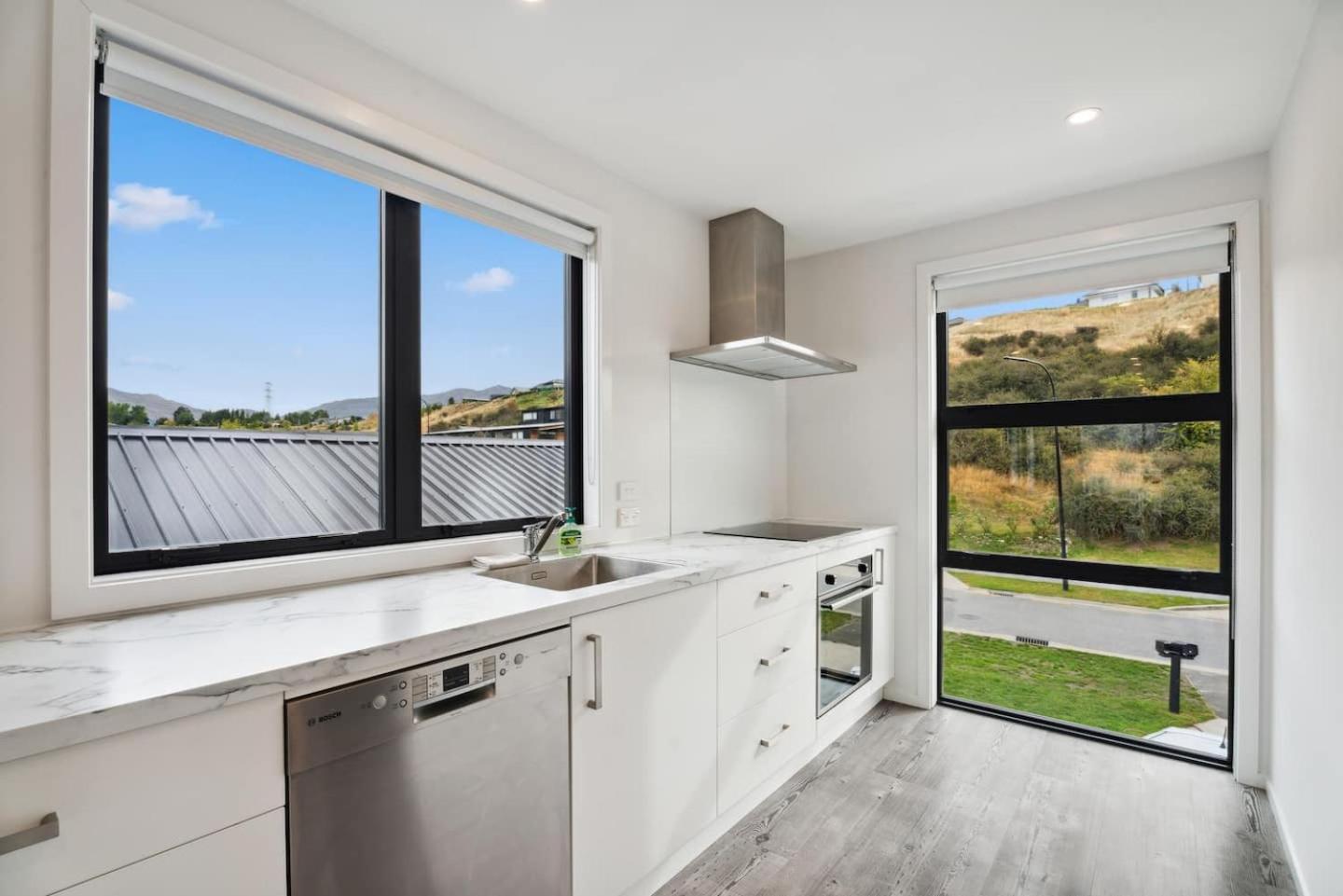 Modern Apartment With Coronet & Remarkables Views Queenstown Exterior photo